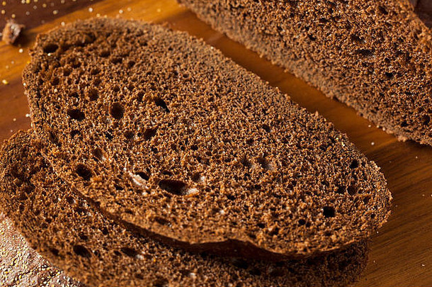自制的有机裸麦粉粗面包黑麦面包减少片