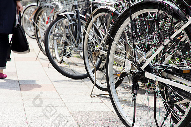 很多自行车停车东京日本