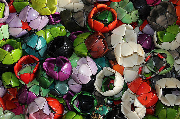 手工制作的tagua螺母手镯出售户外工艺市场奥塔瓦洛厄瓜多尔