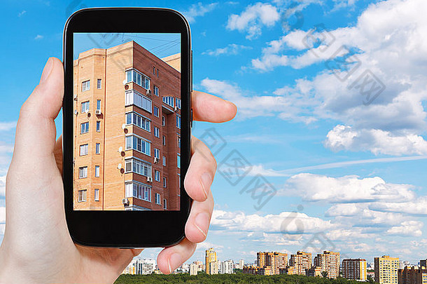 旅行概念旅游需要图片城市公寓砖房子春天一天智能手机莫斯科俄罗斯