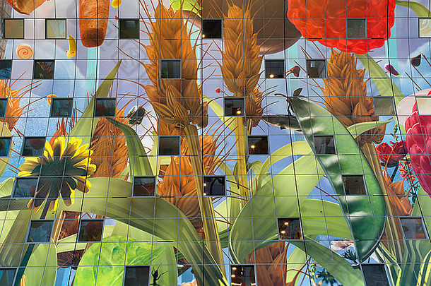 色彩斑斓的装饰内部市场大厅鹿特丹荷兰