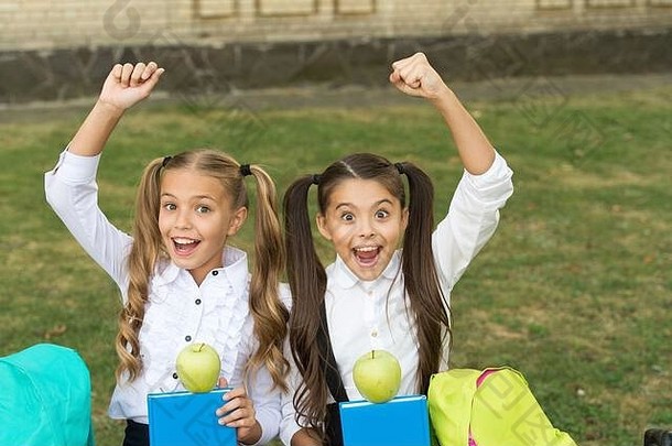 食物知识健康权力快乐孩子们庆祝知识一天回来学校9月学校零食健康的能源精力充沛的饮食知识信息知识大脑食物