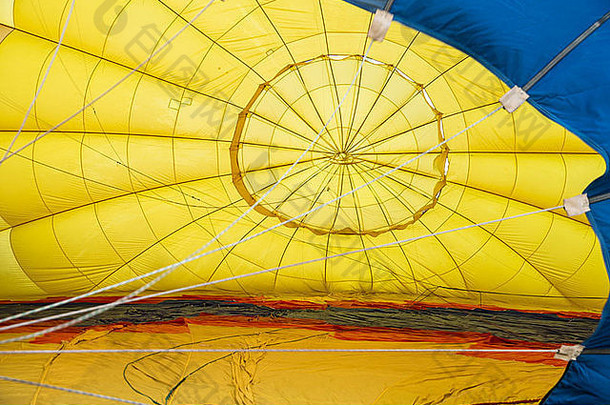 色彩斑斓的摘要热空气气球