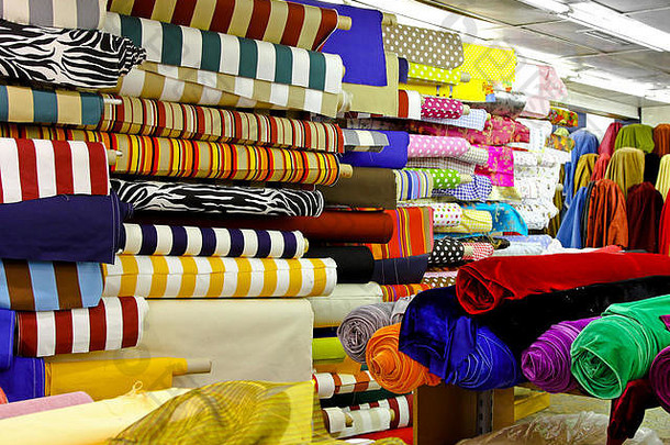 色彩斑斓的纺织织物材料卷缝纫