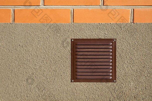 钢棕色（的）通风网格墙在户外