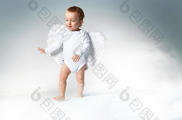 肖像快乐婴儿天使