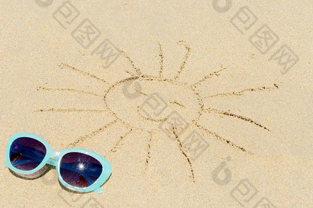太阳镜沙子海滩