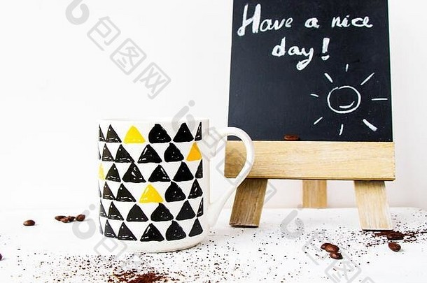 咖啡豆子杯不错的一天文本信黑色的董事会工作室拍摄白色背景咖啡时间