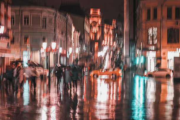 城市街多雨的晚上摘要背景模糊人数据雨伞橙色音调有意的运动模糊季节天气