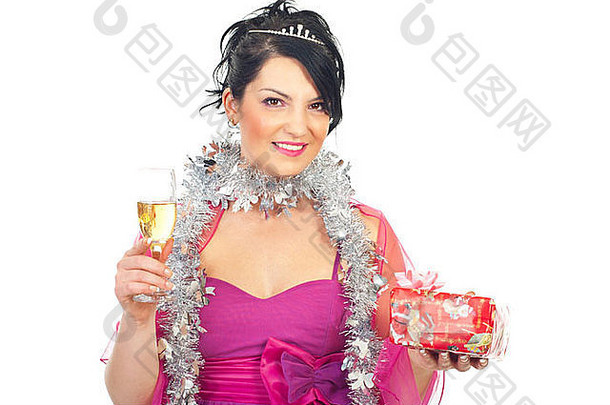 美丽的优雅的女人庆祝圣诞节持有现在玻璃香槟孤立的白色背景