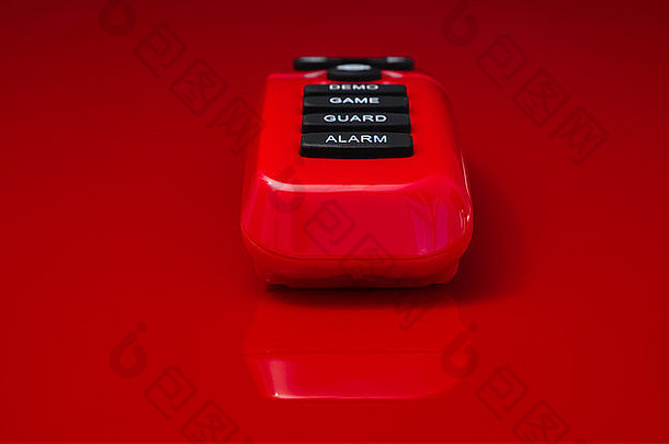 红色的塑料远程控制黑色的橡胶按钮文本报警警卫游戏演示
