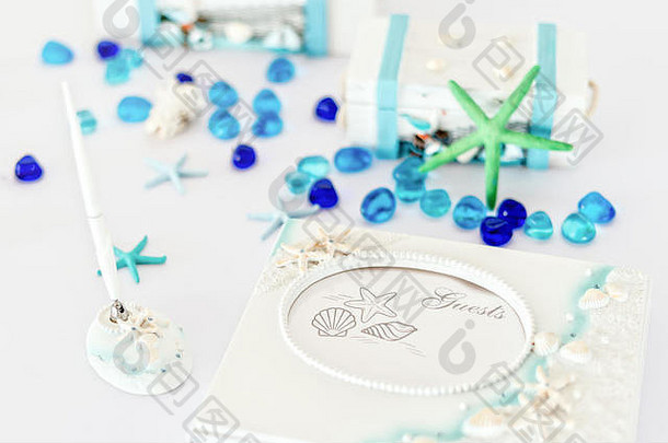 登记桌子上装饰贝壳海星蓝色的石头海滩海生活主题