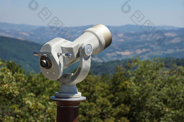 旅游望远镜景观探索