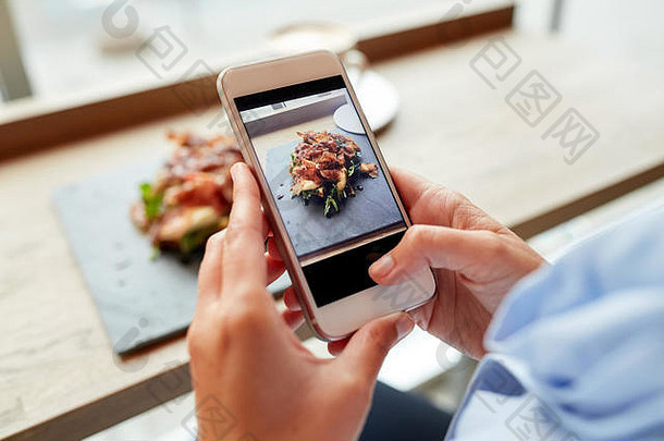 手智能手机拍摄食物