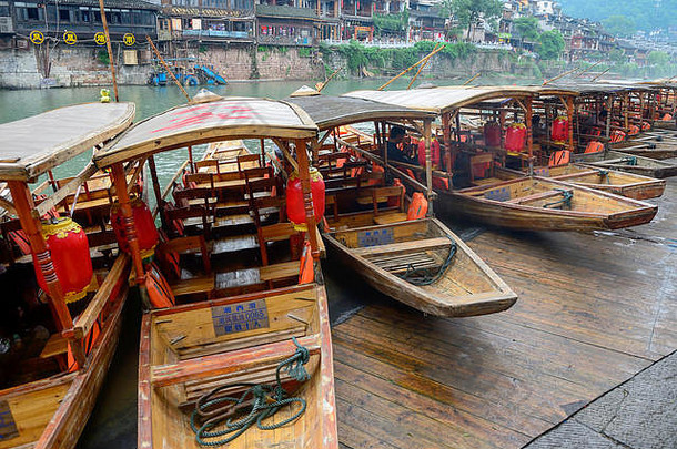 船桑潘斯选择车辆观光旅游探索那姜河<strong>凤</strong>凰古老的城市位于自治地区