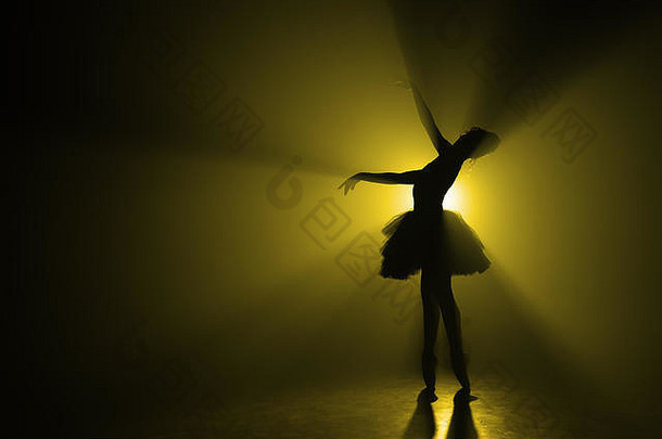 复制空间轮廓女孩跳舞芭蕾舞关注的焦点彩色的黄色的霓虹灯