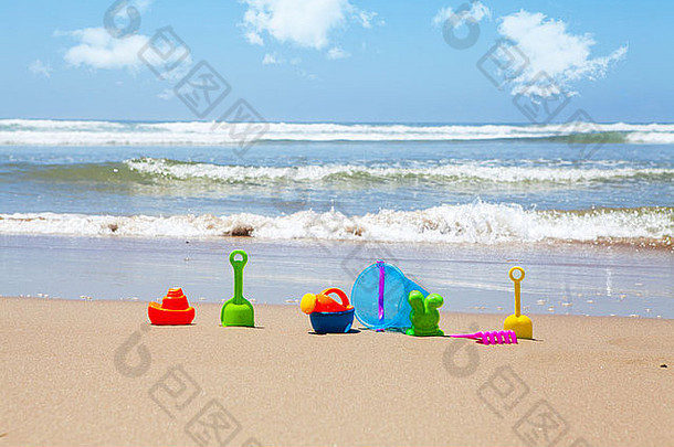 塑料海滩玩具海滩海云背景