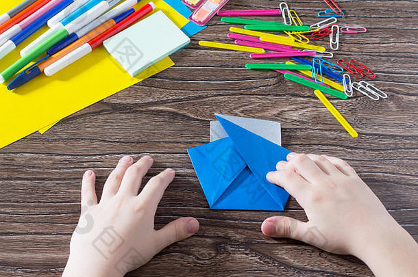 孩子们的办公室组织者使纸填满办公室配件手工制作的项目孩子们的创造力工艺品折纸