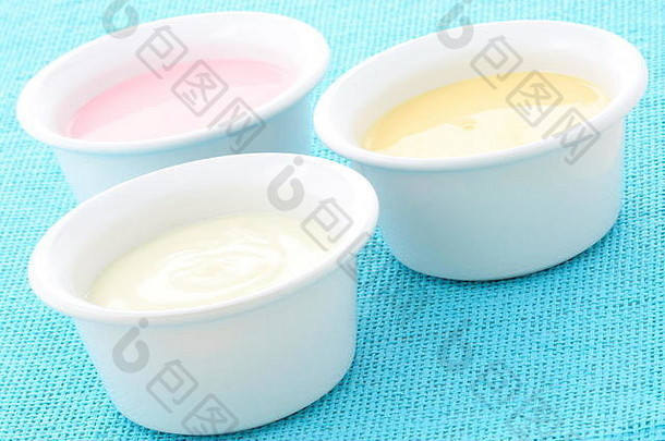 新鲜的美味的奶油各种各样的酸奶健康的有营养的光滑的零食