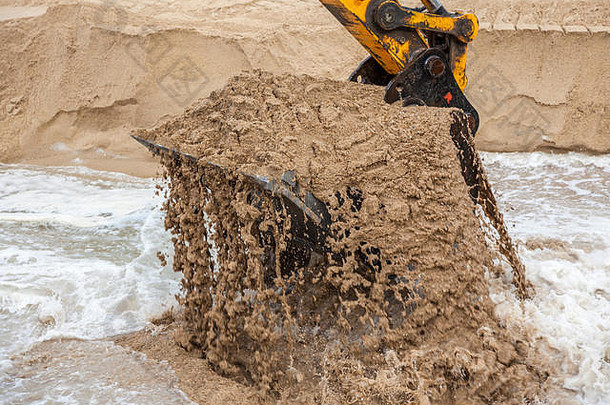 桶沙子机械铲行动海滩capbreton兰德斯阿基坦法国