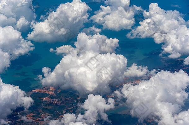 美丽的视图窗口飞机飞行白色云海表面岛自然全景云白色云移动水