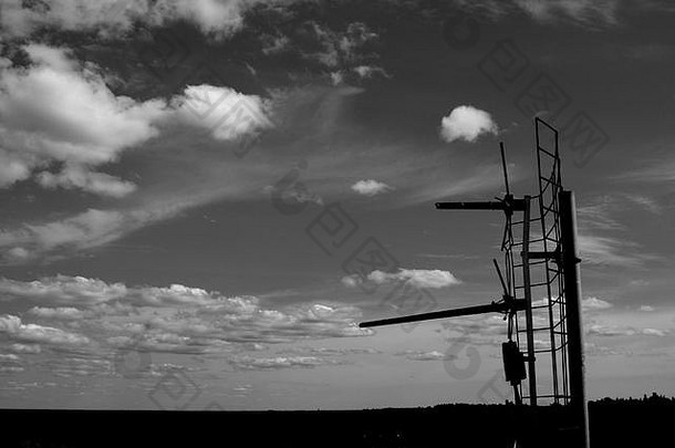 黑与白可爱的几何摘要艺术黑色的喜怒无常的有创意的天线天空云广播发射机