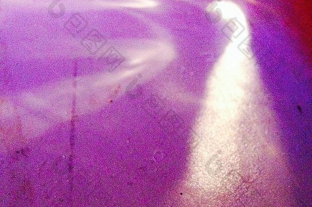 颗粒状的特写镜头反射生成的闪亮的阶段背景沐浴紫色的紫罗兰色的光