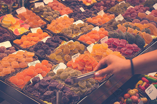 水果<strong>蔬菜</strong>摊位boqueria著名的市场巴塞罗那