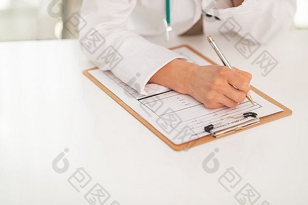特写镜头医疗医生女人写作剪贴板