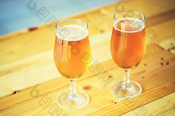 美丽的背景啤酒节眼镜冷新鲜的光啤酒木酒吧计数器酒吧各种各样的alc