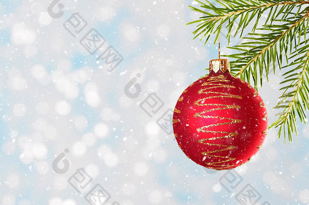 冷杉树分支红色的玩具雪花圣诞节假期概念