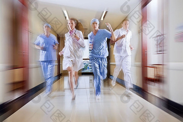 外科医生护士运行走廊医院