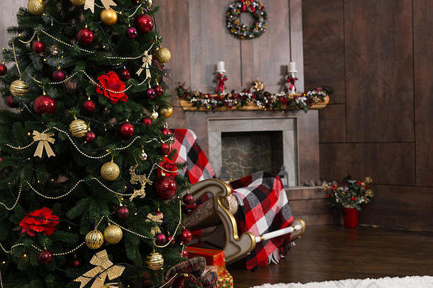 圣诞节树生活房间装饰壁炉摇摆椅子