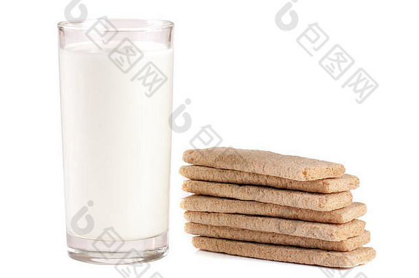 玻璃牛奶堆栈粮食薄饼这样的零食孤立的白色背景