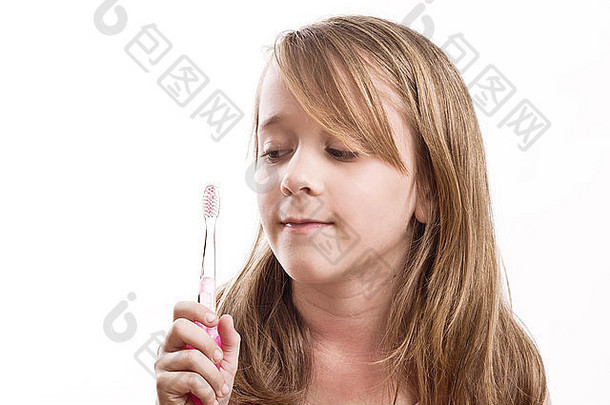 年轻的女孩牙刷牙科图片白色背景