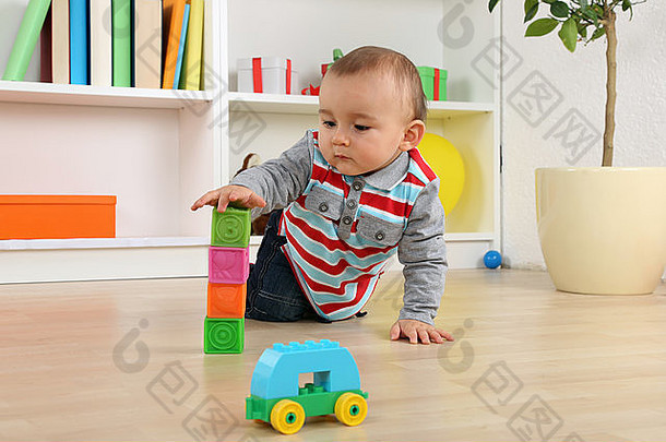 婴儿玩多维数据集砖车玩具孩子们的房间