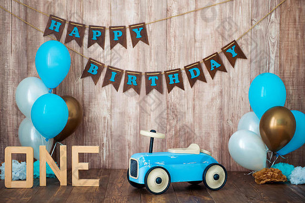 蓝色的复古的玩具车氦气球木背景孩子们的假期装饰照片区男孩快乐生日一年