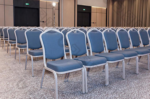 集团空蓝色的椅子现代会议大厅演讲房间研讨会
