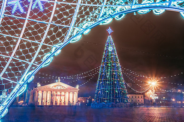 圣诞节树灯饰装饰小镇oktyabrskaya广场中央明斯克白俄罗斯