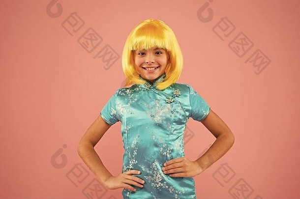 日本女孩肖像可爱的女孩日本和服孩子国家服装日本小女孩传统的布亚洲女孩黄色的头发假发中国人狂欢节快乐孩子日本衣服