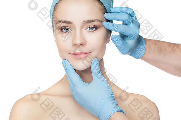 塑料手术概念医生手手套触碰女人脸