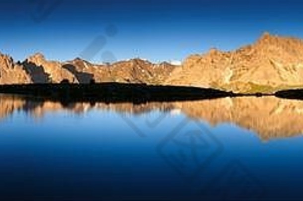 拉拉蒙湖日出全景视图cerces山丘claree上谷内瓦切hautes-alpes阿尔卑斯山脉法国