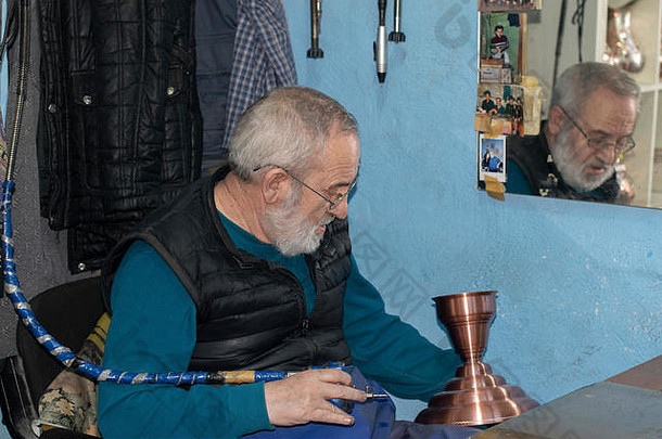 铜匠工作商店苏莱曼尼耶伊斯坦布尔铜工作苏莱曼尼耶传统的工艺日期回来数百