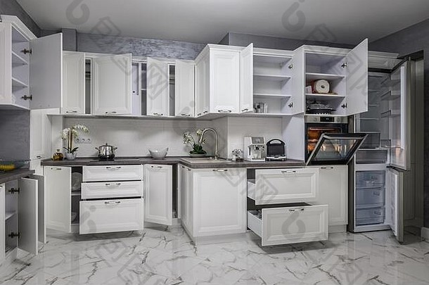 简单的奢侈品现代白色厨房室内