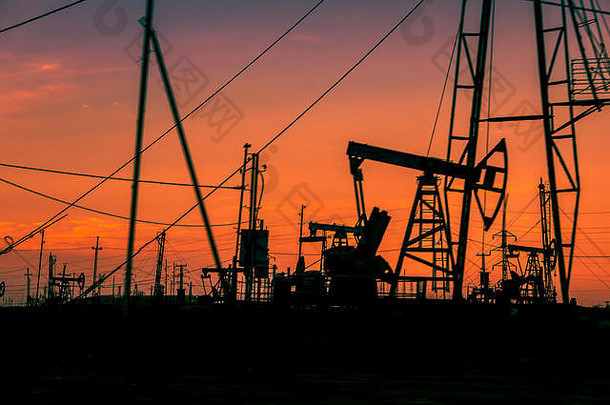 能源提取原油石油复苏行业日落模糊Bacground