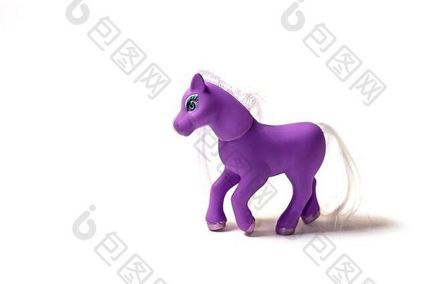 玩具小紫色的马小马小雕像孤立的