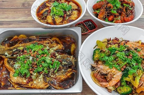 各种各样的传统的菜香火锅辣的煮熟的鱼迷你龙虾重庆烤鱼平躺前视图表格身份验证