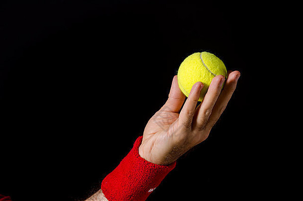 特写镜头男人。手手臂准备扔网球球执行服务准备服务网球球员