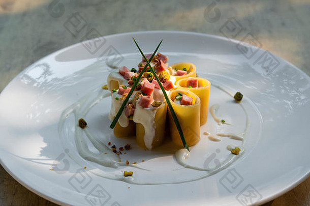 帕切里意大利新鲜的传统的意大利面莫尔塔德拉博洛尼亚他奶酪奶油阿月浑子坚果美丽的装饰艺术电镀专业老板细