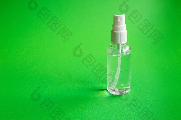 手选酒精防腐剂绿色背景卫生冠状病毒预防概念